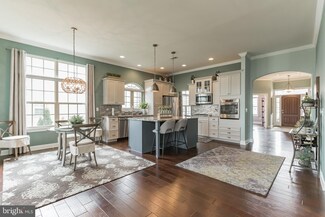 17 Ravenna Dr, West Berlin, NJ 08091