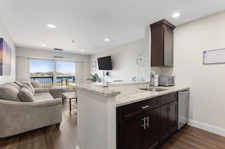 133 Commander Shea Blvd Unit 407, Quincy, MA 02171