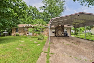 611 N College St, Mountain Home, AR 72653