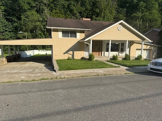 97 Hensley Heights Rd, Man, WV 25635