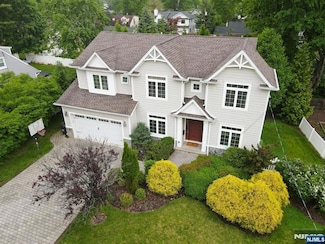 15 Woodland Rd, Cresskill, NJ 07626