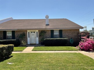 1732 Avenue C, El Campo, TX 77437