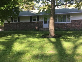 1084 Cadillac Dr, Muskegon, MI 49445