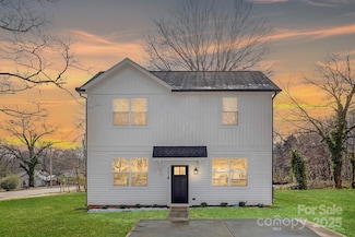 266 N Lackey St, Statesville, NC 28677