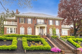 37 Colbourne Crescent, Brookline, MA 02445