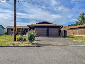 1911 Green Ave, Roseburg, OR 97471
