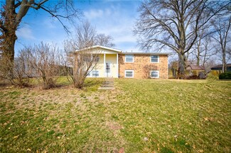 3926 E Park Ln, Decatur, IL 62521