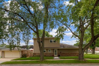 9930 S California Ave, Evergreen Park, IL 60805