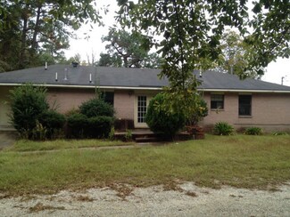 202 Wheat Ln, Tuskegee, AL 36083