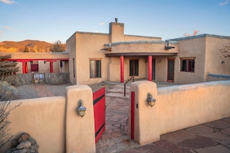 125 de Teves Ln, Taos, NM 87571