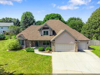 1215 Hazelwood Ct, Neenah, WI 54956