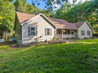 31 Kenwood Rd, Griswold, CT 06351