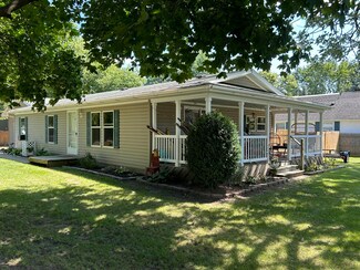 303 1st St, Breckenridge, MI 48615