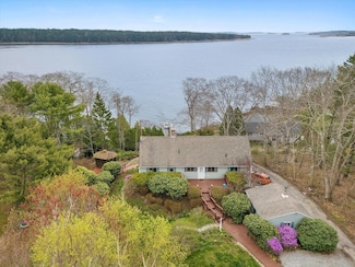 31 Hidden Ln, Bremen, ME 04551