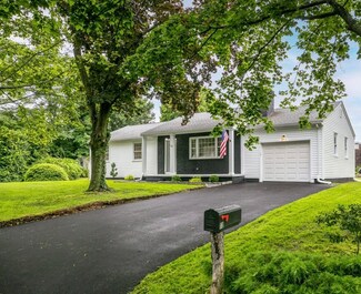 73 Berry Ln, Bristol, RI 02809