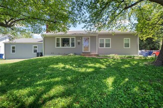 3240 Sims Ave, Saint Ann, MO 63074