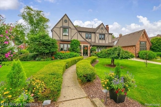 243 Cherokee Rd, Pontiac, MI 48341