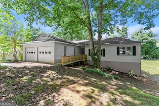 7 Tradewinds Rd, Cleveland, GA 30528