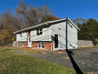 1656 Boston Neck Rd, Saunderstown, RI 02874