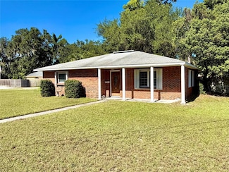 208 Palm Way, Tavares, FL 32778