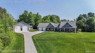 802 Potter Rd W, Traverse City, MI 49696