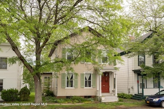 6 N Vernon St, Athens, NY 12015