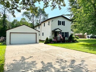 5889 Lakeview Terrace, Lake View, NY 14085