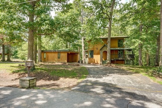 207 Kevin Cir, Mount Vernon, MO 65712