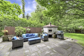 4346 Selhurst Rd, North Olmsted, OH 44070
