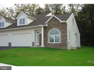 36 Regina Dr, Sinking Spring, PA 19608