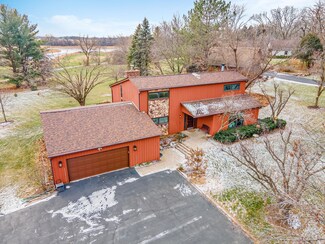 3305 Bluejay Ln, Woodstock, IL 60098