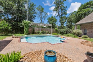 4 Charis Place, Spring, TX 77388