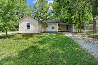 1433 E 24th St N, Springfield, MO 65803