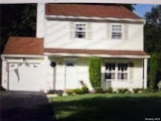 12 Thrush Path, Coram, NY 11727