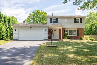 11 Floralton Dr, Rochester, NY 14624