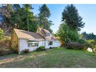 66658 Hummingbird Ln, North Bend, OR 97459