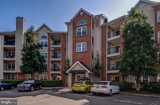3313 Wyndham Cir Unit 3210, Alexandria, VA 22302