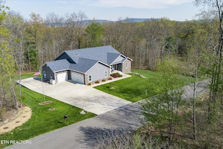380 Mountain Preserve Pkwy, Crab Orchard, TN 37723