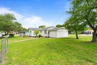 437 W Goodnight Ave, Aransas Pass, TX 78336