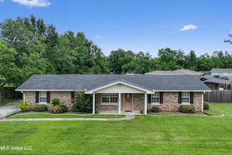 904 Waveland Ave, Waveland, MS 39576
