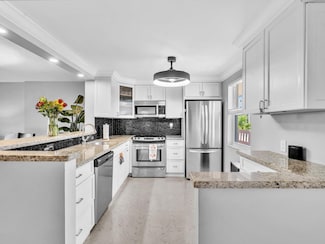 321 SE 3rd St Unit 305, Dania, FL 33004