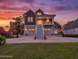 811 Chadwick Shores Dr, Sneads Ferry, NC 28460
