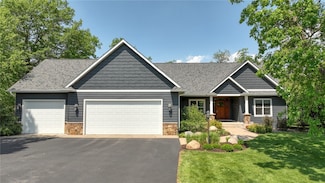 904 Timber View Dr, Altoona, WI 54720