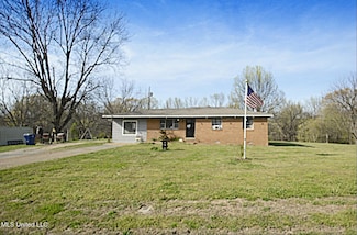 5088 Days Rd W, Lake Cormorant, MS 38641