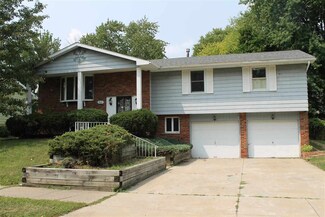 3331 W Brookside Dr, Peoria, IL 61615