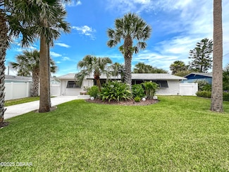 322 N 5th St, Flagler Beach, FL 32136