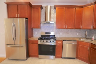 106 Poplar St Unit 1, Jersey City, NJ 07307
