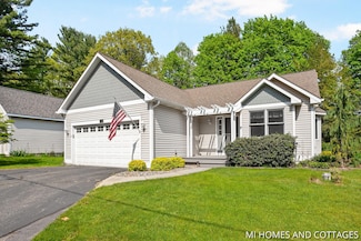 3760 Lakeshore Dr N, Holland, MI 49424