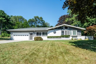 2067 Garden Ln N, Saint Joseph, MI 49085