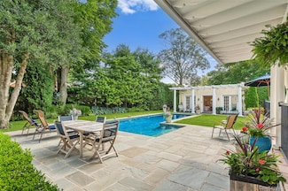 24 Jennings Ave, Southampton, NY 11968